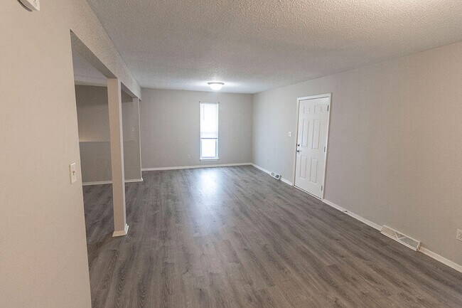 Photo - 215 Wheaton Ct