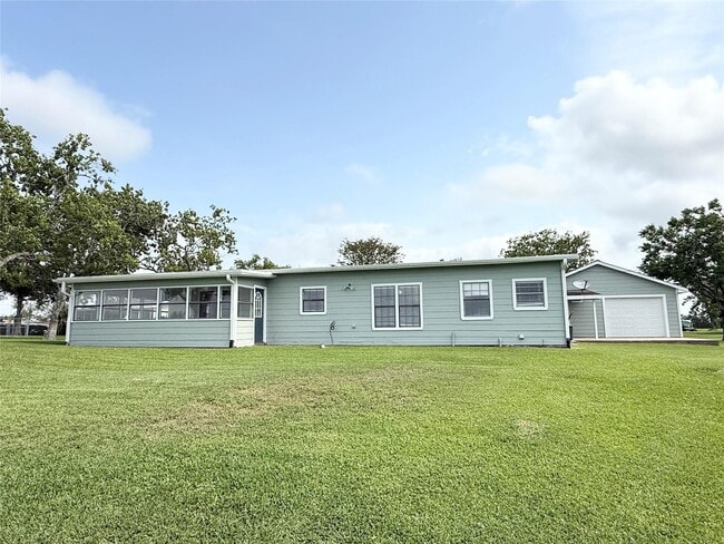 Photo - 307 Veselka Rd