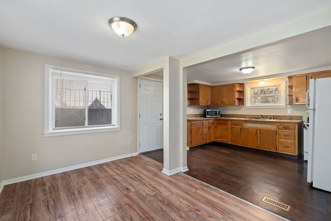 Photo - SCORE 50% OFF 1ST MONTH'S RENT IF SIGNED BY DEC 12! Cozy 3 Bedroom home in McKees Rocks available...