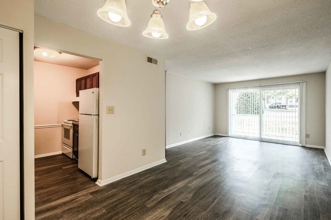 Photo - Hanover Court Apartments