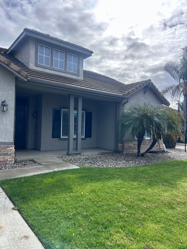 Photo - 3 bed 2 bath - South Visalia!