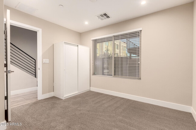 Photo - 820 N 8th Ave