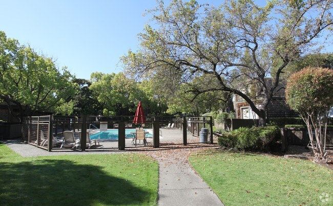 Photo - Oak Apartments