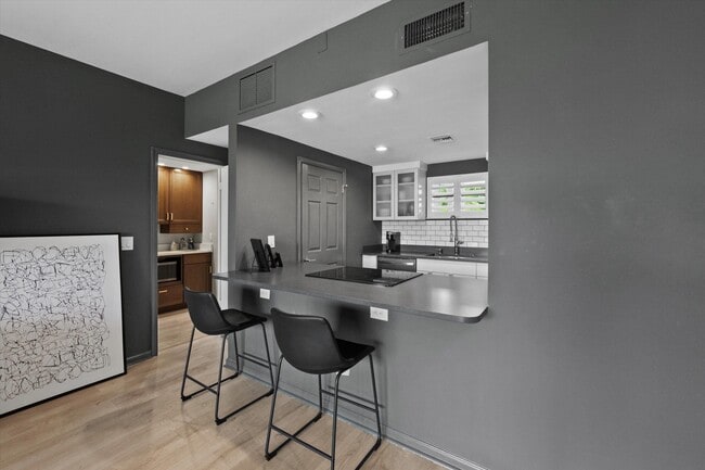 Photo - 11842 Pebblewood Dr Unit 101