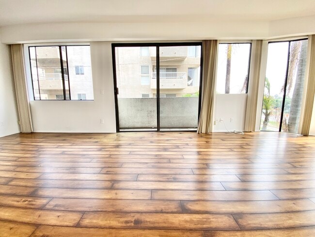 Photo - 316 N Oakhurst Dr Unit 103