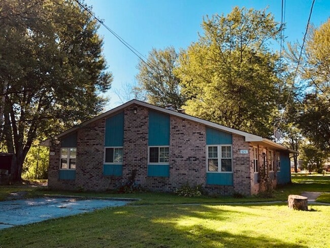 Building Photo - dj Unit 40 B