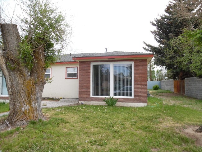 Building Photo - MF067-349/375 SE C St- Tekk Unit 349