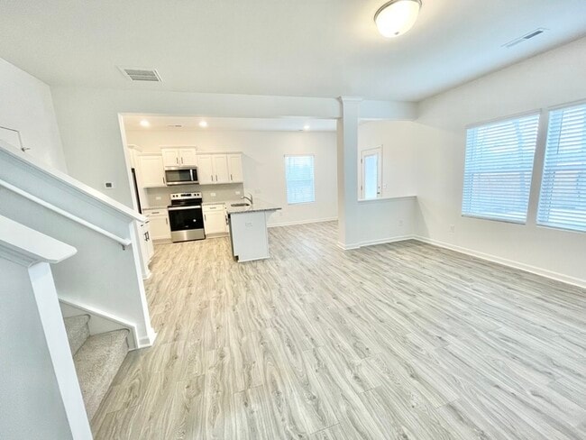 Photo - Don't miss out! Paired Home minutes from I-77 and I-40 Tour today!