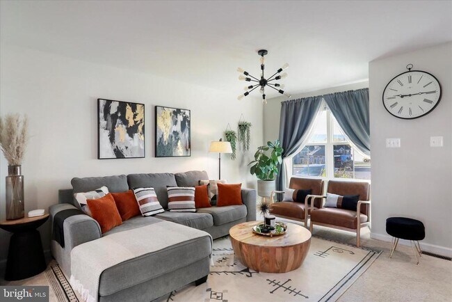 Photo - 206 Spring Pl