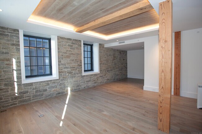 Photo - 41 Richmondville Ave Unit 209