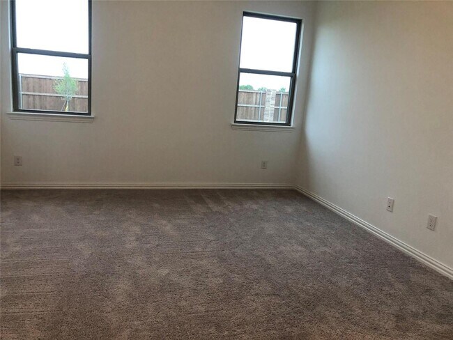 Photo - 2207 Primrose Trl