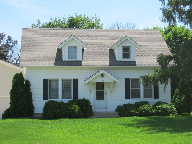 NEWLY REMODELED!!! New kitchen, windows and remodeled bathrooms. Freshly painted! 3BR/2 BATH - 5030 Postlewaite Rd House