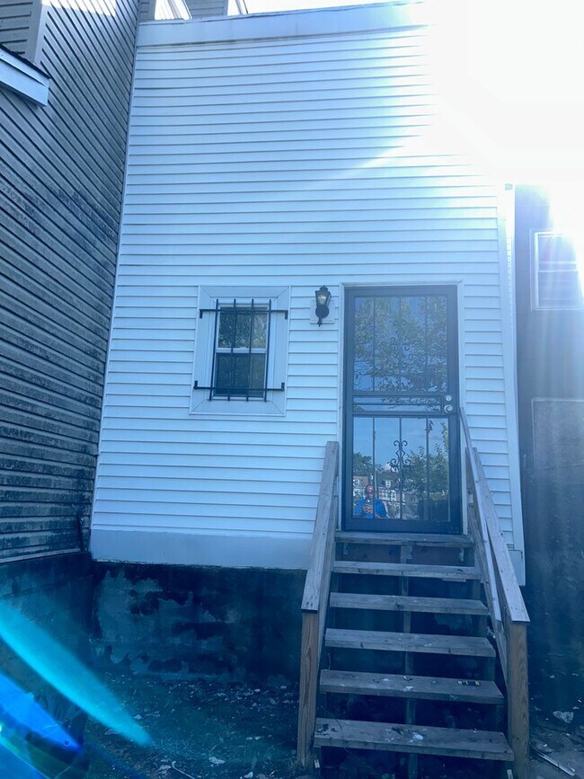 38 Bond St