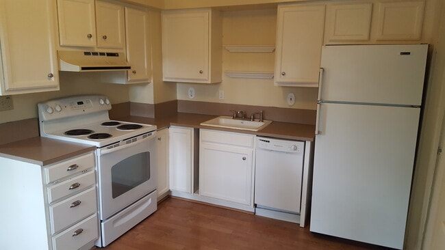 Photo - 240 SW McKenzie St