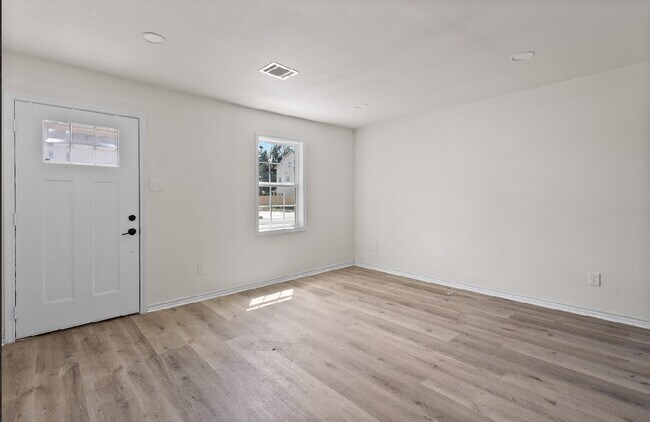 Photo - 5031 Mallow St