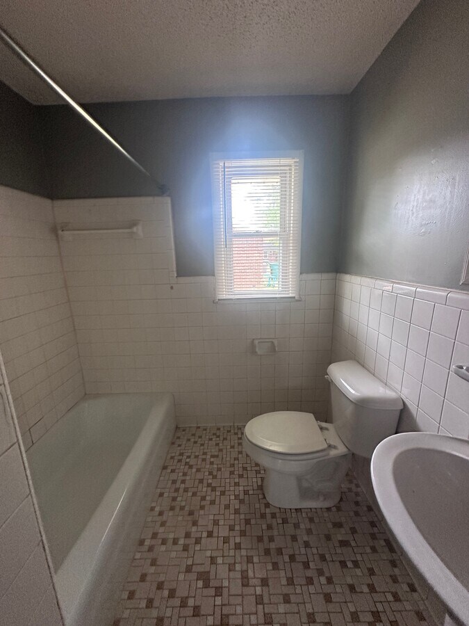 Photo - 1047 Rulnick St