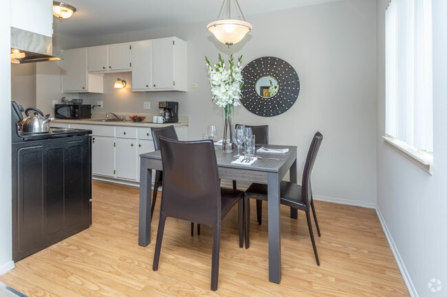 1BR, 1BA - 836 SF