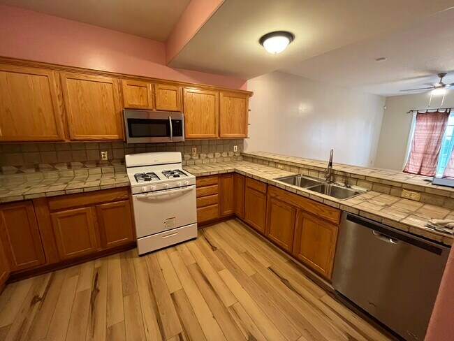 Photo - 341 Manning Dr