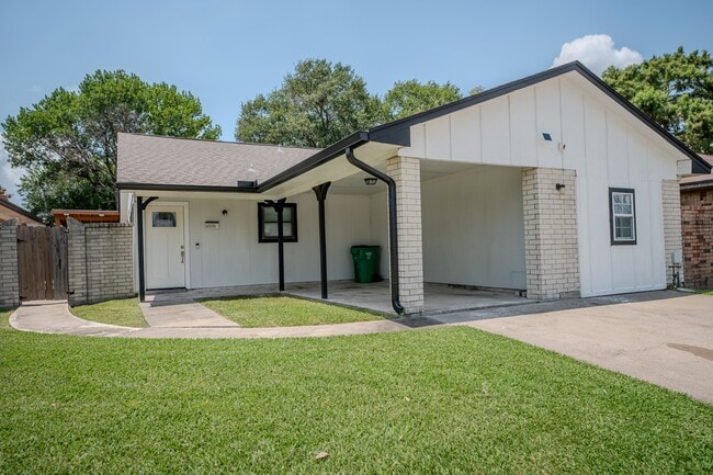Photo - 4606 Meadowood Dr