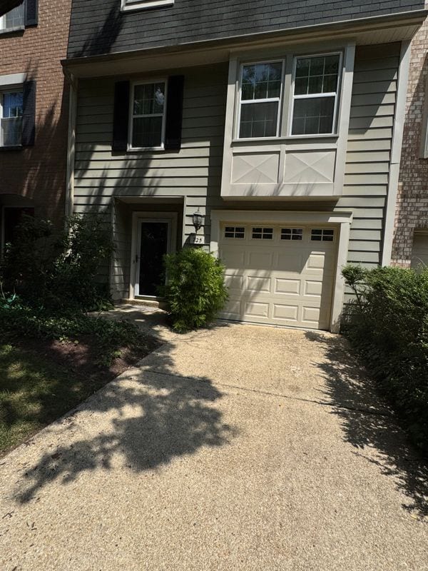 Photo - 725 Twin Holly Ln