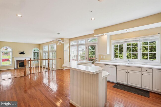 Photo - 10801 Maplecrest Ln