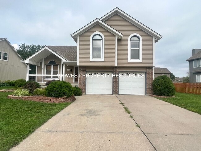 Building Photo - Stunning 3-Bedroom Home with Backyard Oasis!