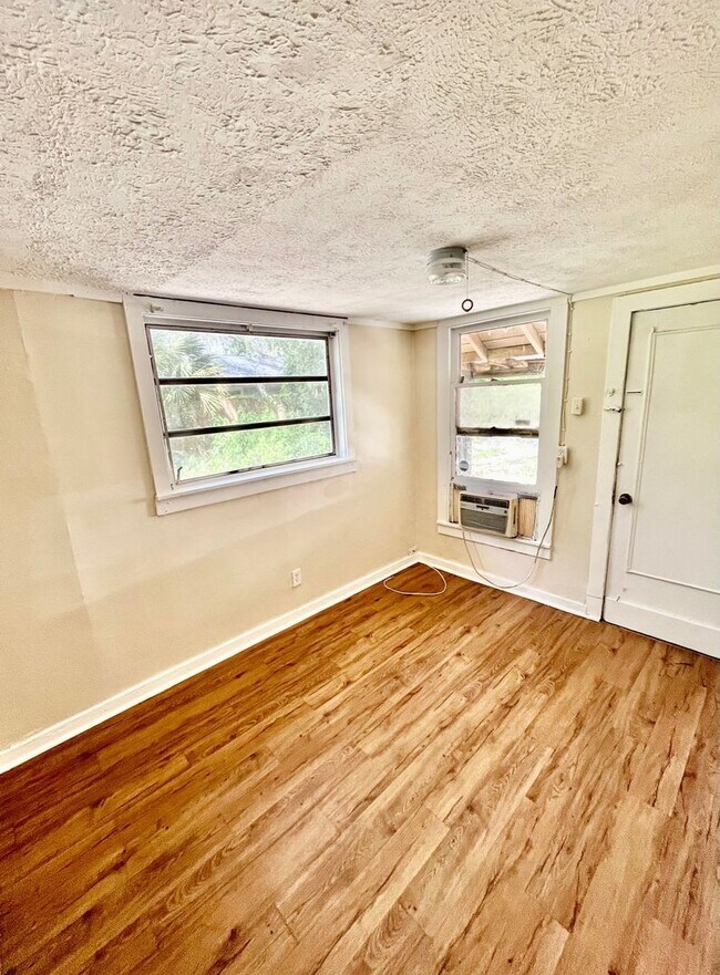 Photo - CUTE Zephyrhills 2BR/1BA w/Gorgeous Wood Finish Floors Throughout