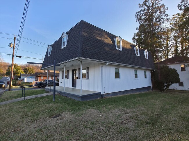 Photo - 605 Hale St Unit 1