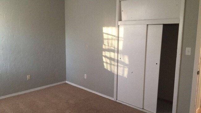 Photo - 3 bed/1bath - Great location