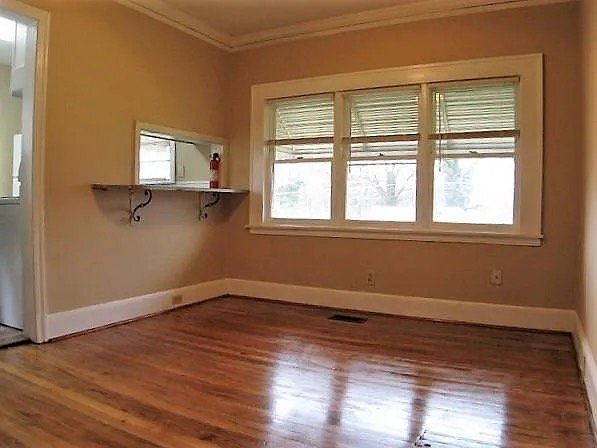 Photo - 958 Estes Dr SW