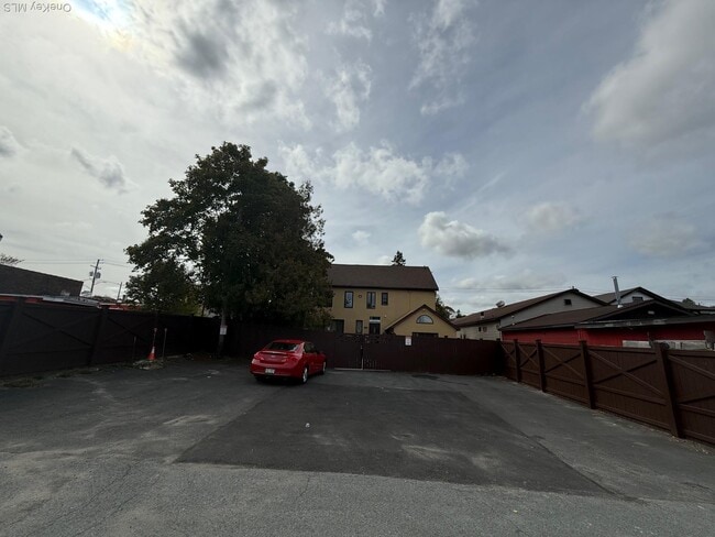 Photo - 504 Broadway