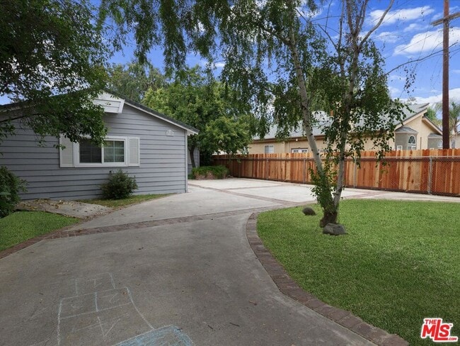 Photo - 23109 Mariano St