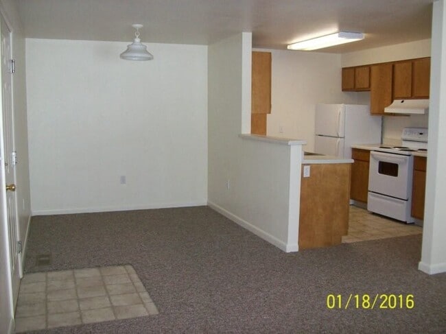 Photo - 343 W Pine St