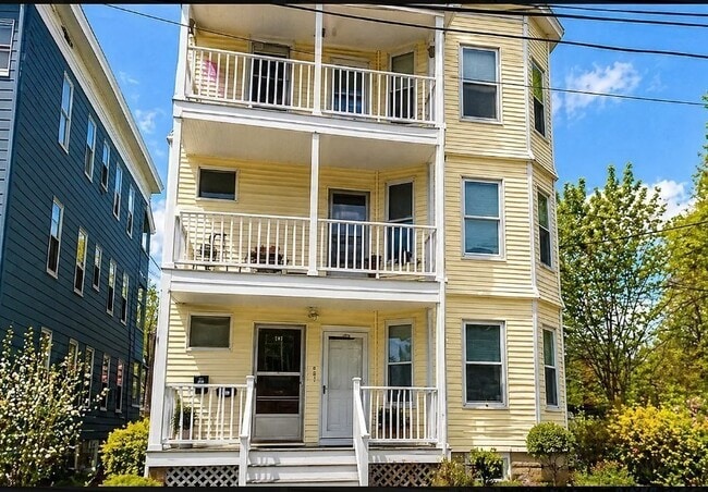 Building Photo - 37 Waverly St Unit B