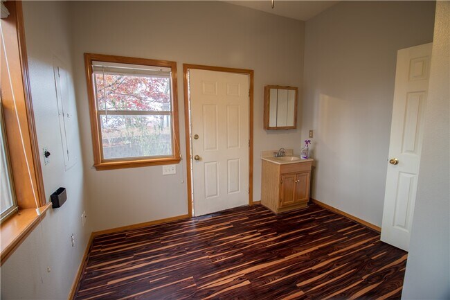 Photo - 15284 Putman Rd