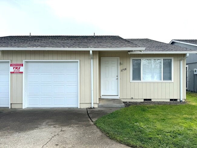 Building Photo - 4768 State St Unit 4768 state st salem or