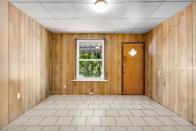 Photo - 622.5 N Silk St