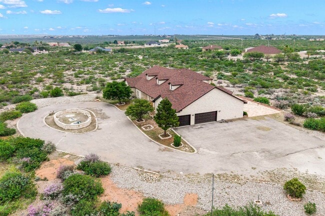 Photo - 31 Running Deer Mdws