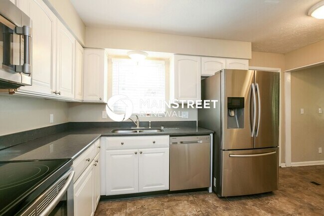 5 Bedroom Pet-Friendly Home in Indianapolis, IN with Main Street Renewal