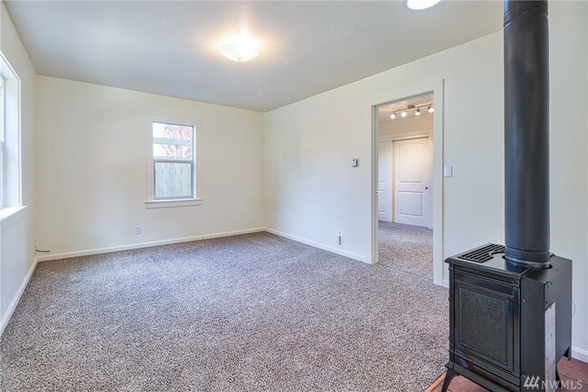 Photo - 719 Division St NW