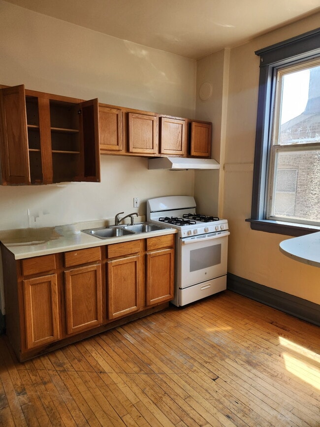 Photo - 1950 N Mozart St Apartments