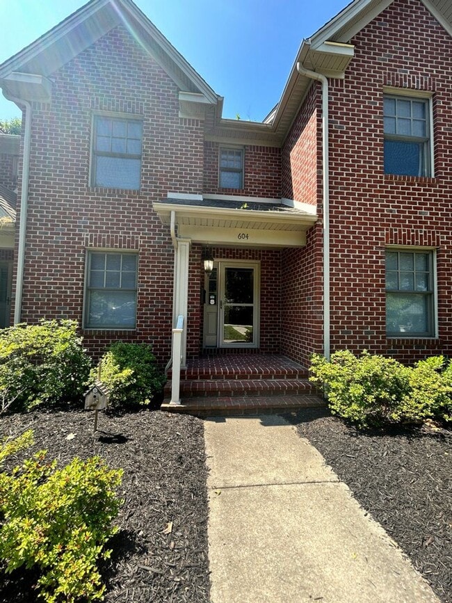 Like New Townhome in Old SW! Close to Cari... - Like New Townhome in Old SW! Close to Cari...