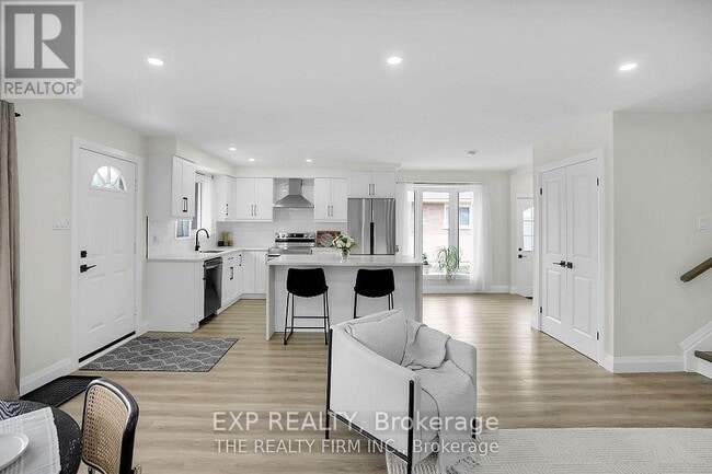 Photo - 270 Highview Crescent