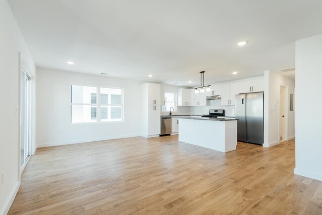 Photo - 746 Seaport Dr. Unit B