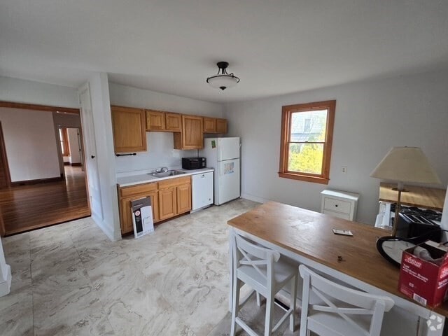 Building Photo - 86 Butler St Rental