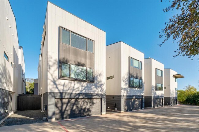 Photo - 3406 E 17th St