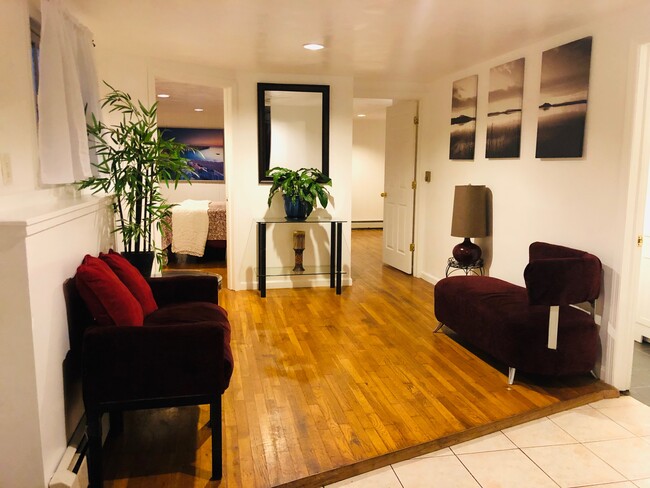 Building Photo - 72 W 16th St Unit Side