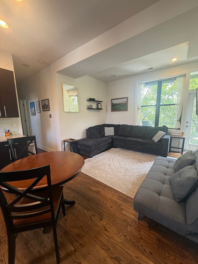 Photo - 1501 N Bosworth Ave Unit 1501 N Bosworth, 2C