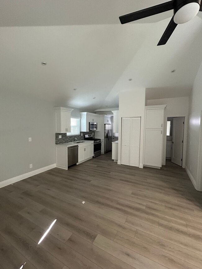 Photo - 3924-3926 Third Ave Unit 3922