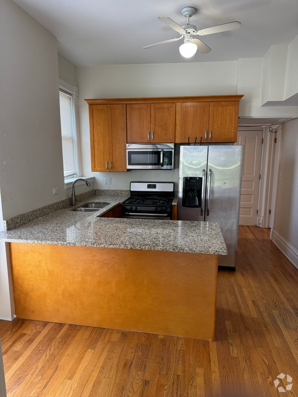 Building Photo - 1456 N Maplewood Ave Rental